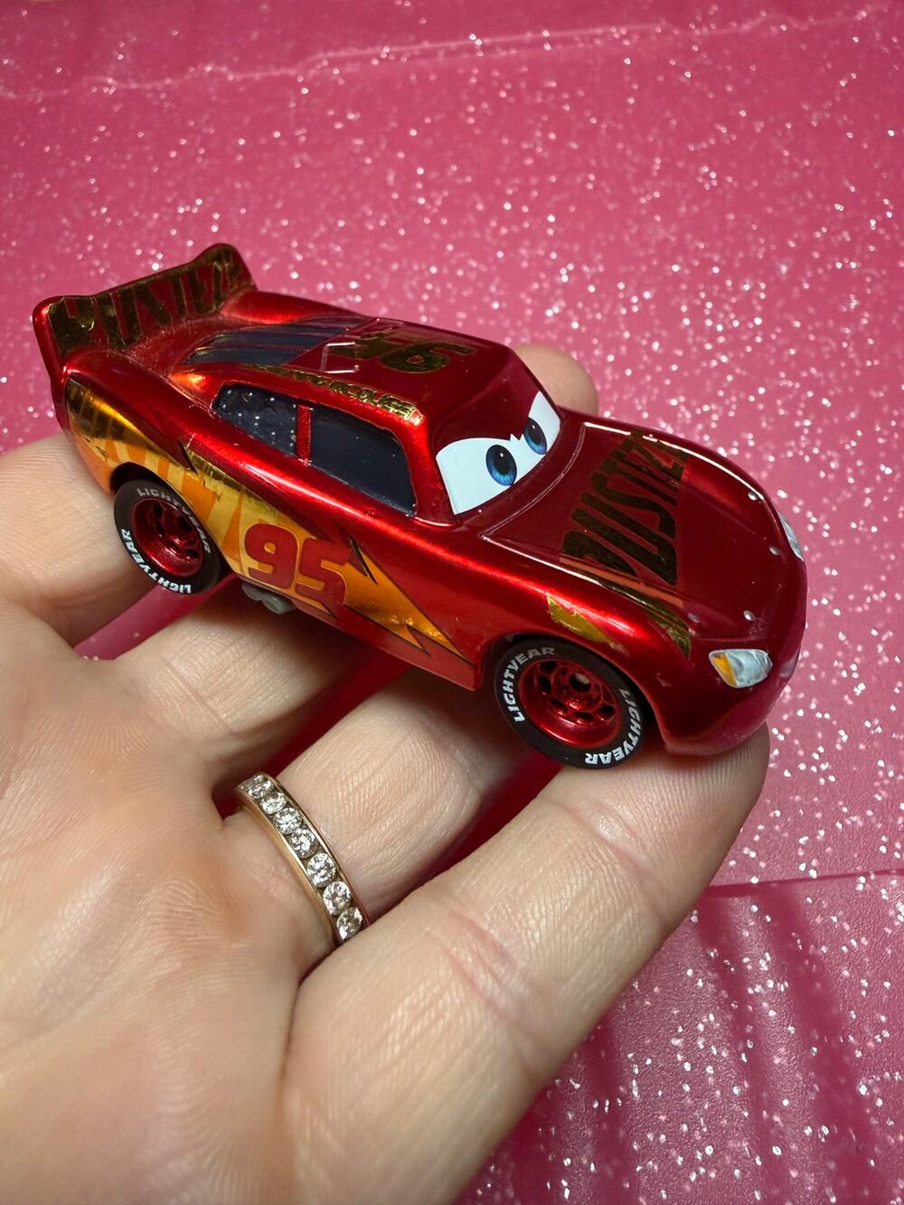 Disney Pixar Cars 3 Rust-Eze Racing Center Lightning McQueen Diecast